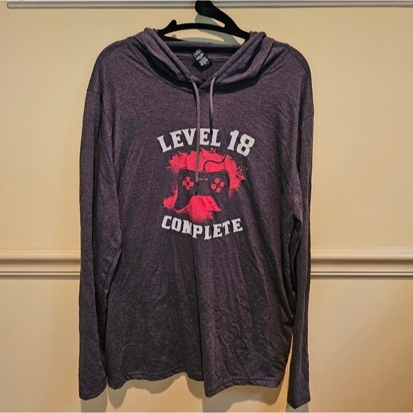 Anvil Lightweight Long Sleeve Hooded T-Shirt Grey says "Level 18 Complete" Large - Picture 1 of 4